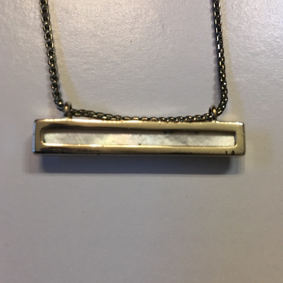 Kendra Scott LEANOR Bar Pendant Necklace Gold - Picture 10 of 11